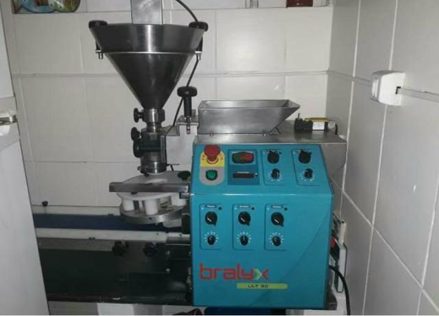 Vendo máquina modeladora de salgado.