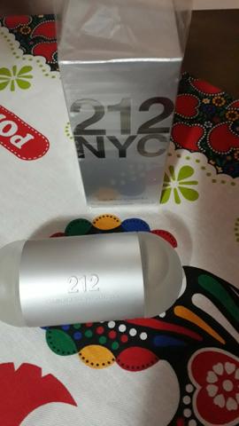 Perfume 212 Carolina Herrera EDT Feminino 100 ml - Foto 2