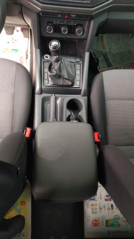 VW Amarok cab dupla - baixa km - modelo novo - manual e chave reserva - Foto 6
