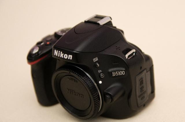Kit Nikon D5100 + Lente+grip+bateria Extra + Cartão Sd + Bolsa -Muito Nova - Foto 5