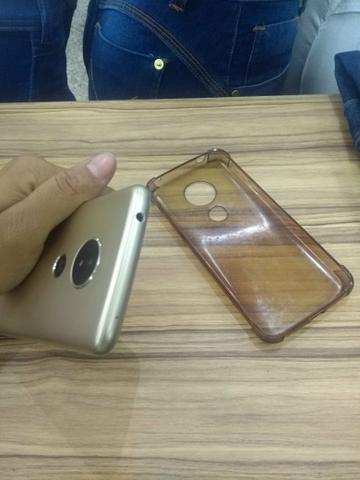 Vendo celular está novo E moto E5 é de dois chip - Foto 3