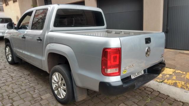 VW Amarok cab dupla - baixa km - modelo novo - manual e chave reserva - Foto 2