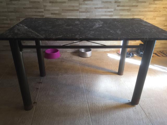 Mesa granito
