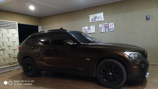BMW X1 Sdriver 18i Marrom e bancos Bege