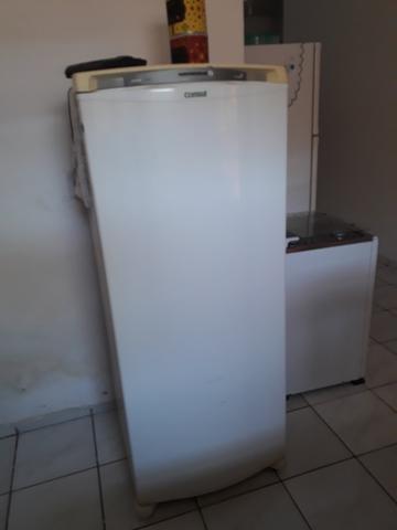 Geladeira em ótimo estado funciona muito bem