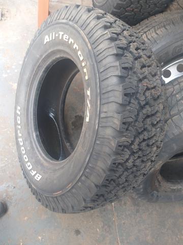 Um pneu bf goodrihg 265/70/16 $ 850.00 - Foto 3