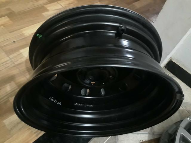 Vende-se 4 jantes de ferro com carlotas aro 15 - Foto 3