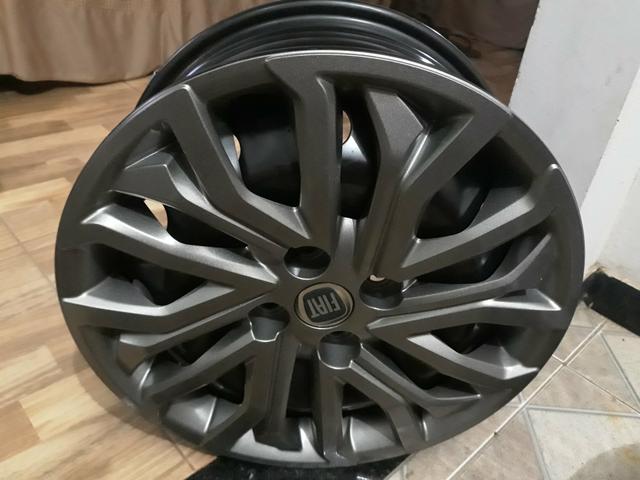 Vende-se 4 jantes de ferro com carlotas aro 15 - Foto 2