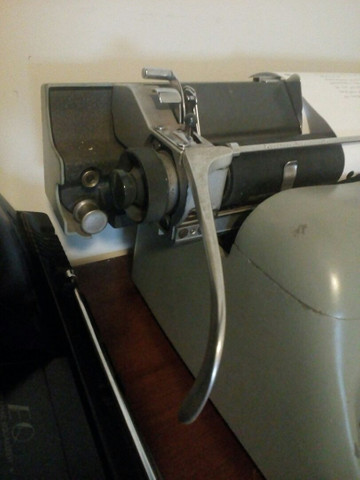 Máquina de escrever Olivetti LexiKon - Foto 4
