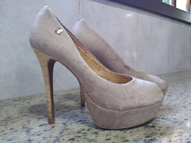 Sandália Salto Loucos & Santos