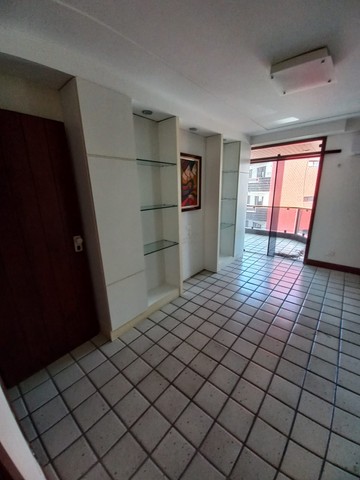 Cobertura duplex para venda possui 550m²  com 4 suítes em Candelária - Natal/RN. - Foto 8
