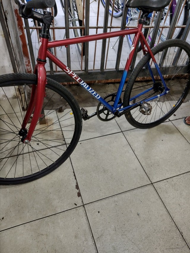 Bicicleta com black de pé