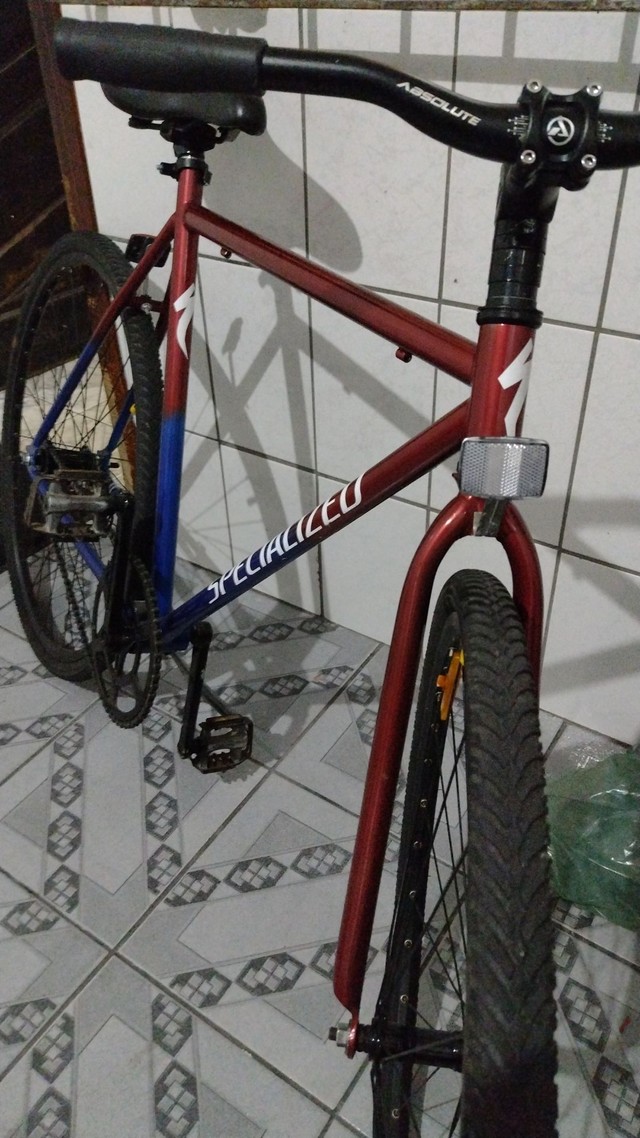 Bicicleta com black de pé