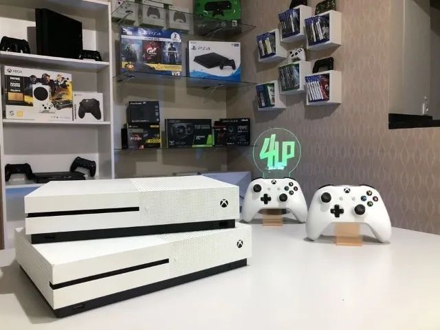 Outlet Digital - Xbox ONE⁣ ⁣ 📷 Desenvolvido para exibição em 4k.⁣ 🎮 São  mais de 1300 jogos, incluindo 200 títulos exclusivos do console e mais de  400 clássicos do Xbox.⁣ ⚙️