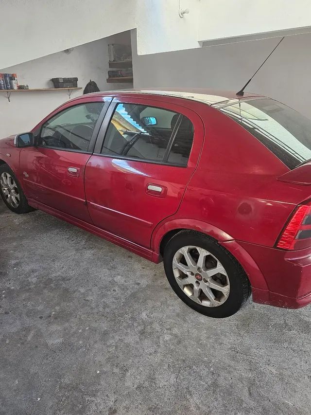 CHEVROLET - ASTRA - 2005/2006 - Vermelha - R$ 75.000,00