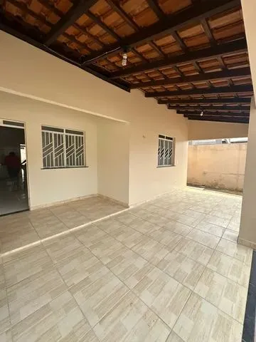 Vendo casa simples no Itapuã