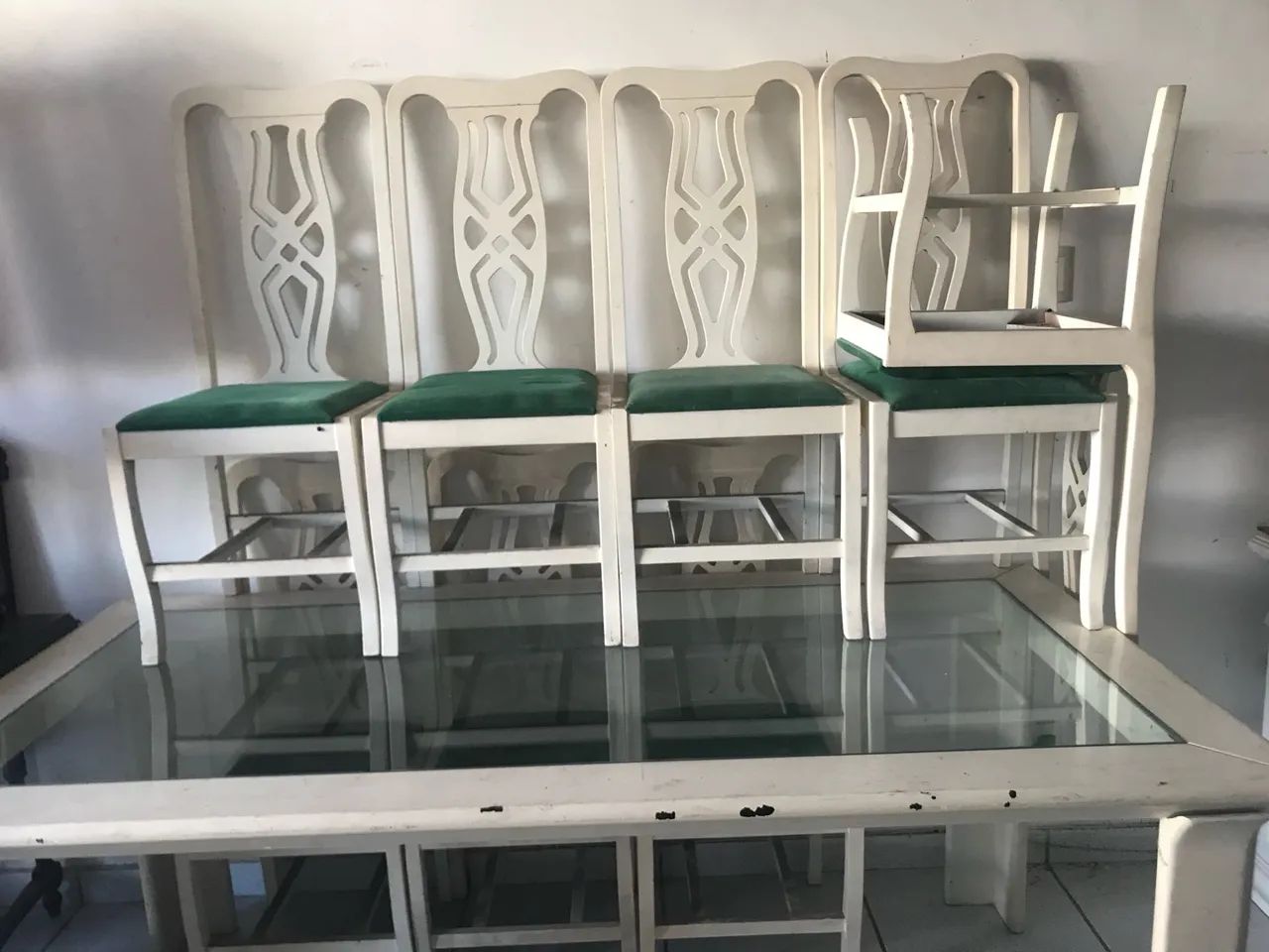 Mesa de madeira com seis cadeiras  - Foto 2