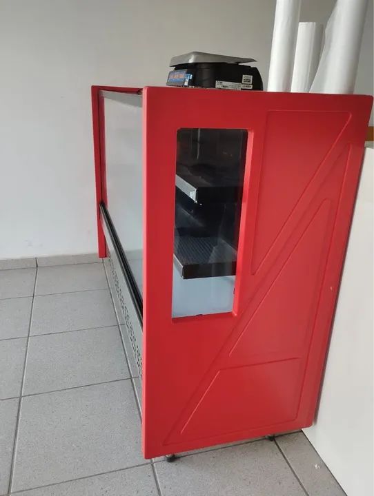 VENDO BALCÃO REFRIGERADO COM LUMINÁRIA, BANDEJAS DE INOX, GELANDO SUPER BEM. - Foto 3