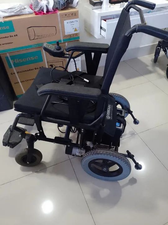 Cadeirante Elétrica Freedom top semi nova  - Foto 3