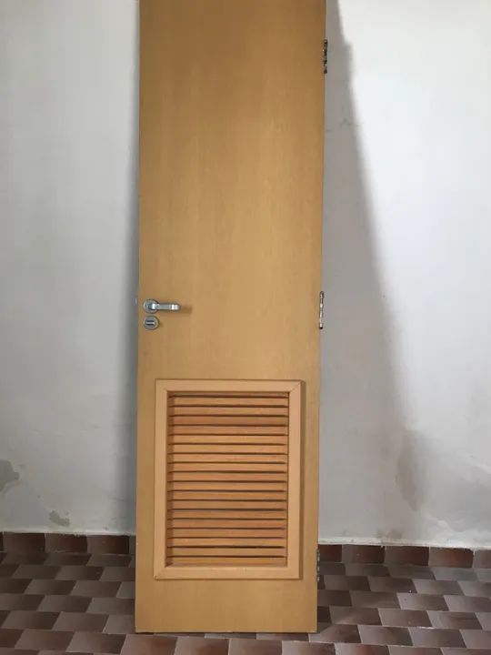 Porta de madeira com veneziana 2,10X60 nova - Foto 5