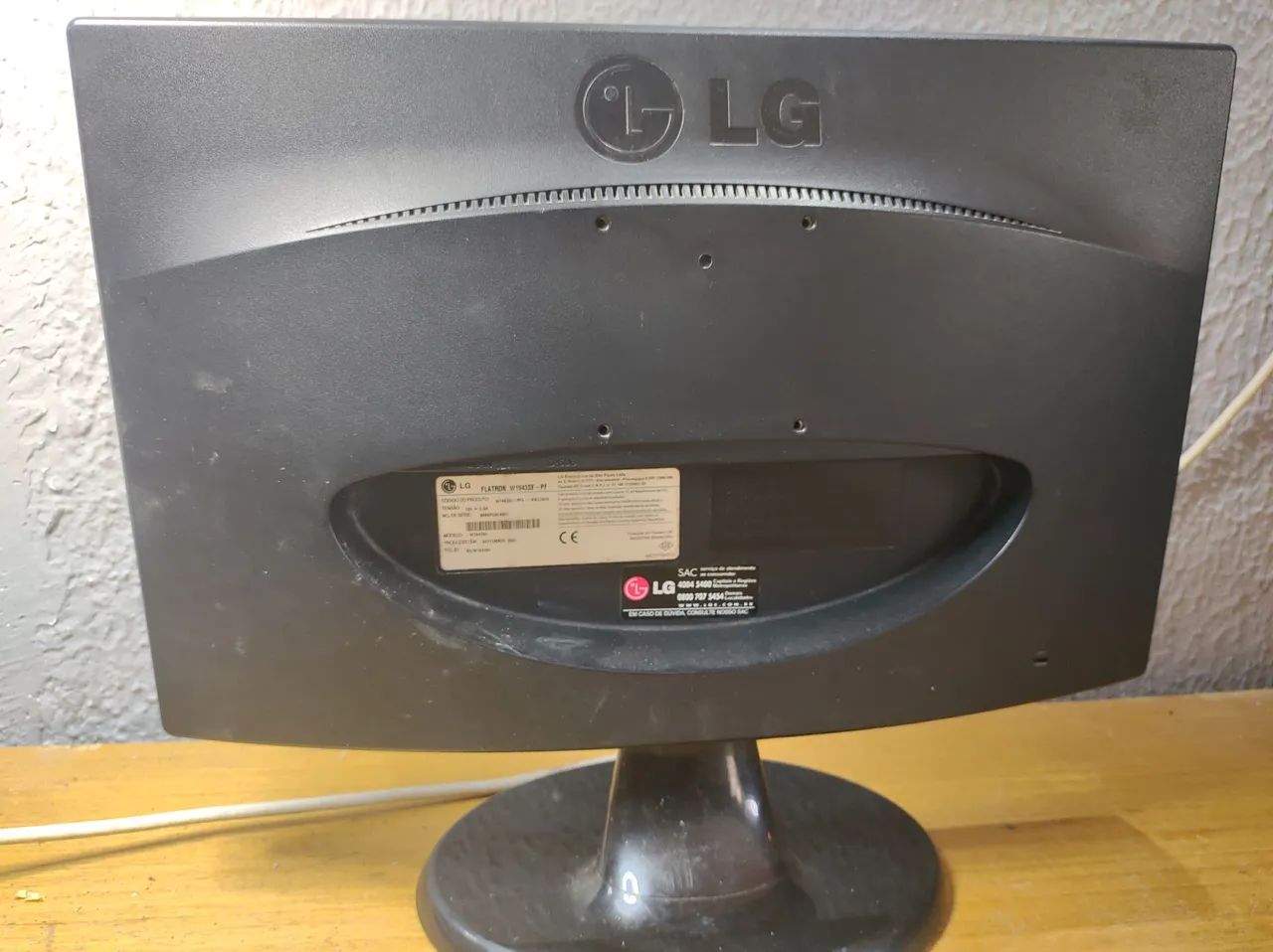 Monitor LG 19 Pol  (VGA) - Foto 2