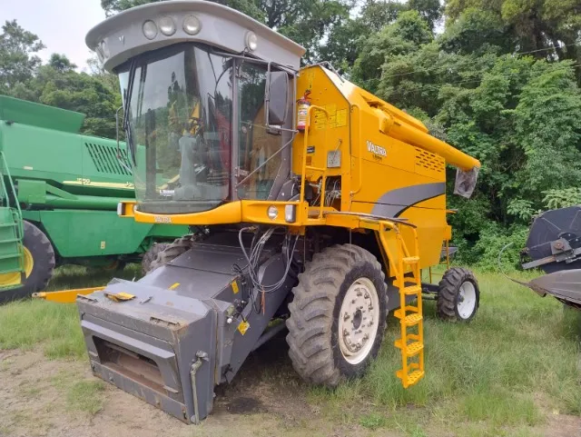 Colheitadeira Valtra - BC 4500, 20 pés, Duplada. Fabricação 2011