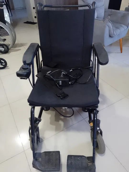 Cadeirante Elétrica Freedom top semi nova  - Foto 4