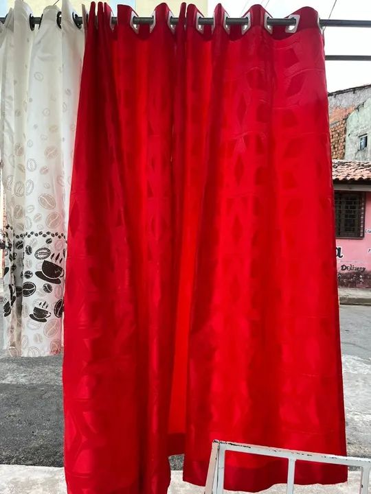 Cortinas vermelhas com textura - Foto 2