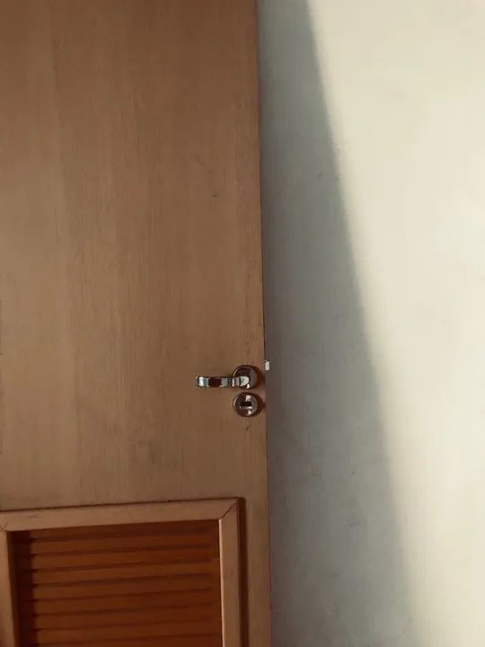 Porta de madeira com veneziana 2,10X60 nova - Foto 3