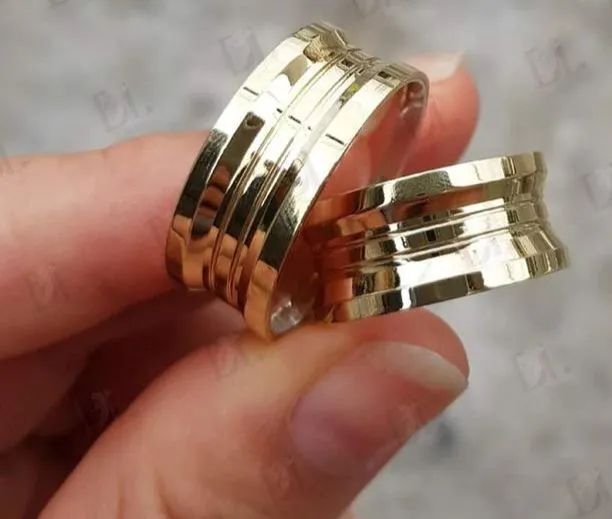 Par de Alianças Estilo Buvgary 10mm Forro + Gravação 