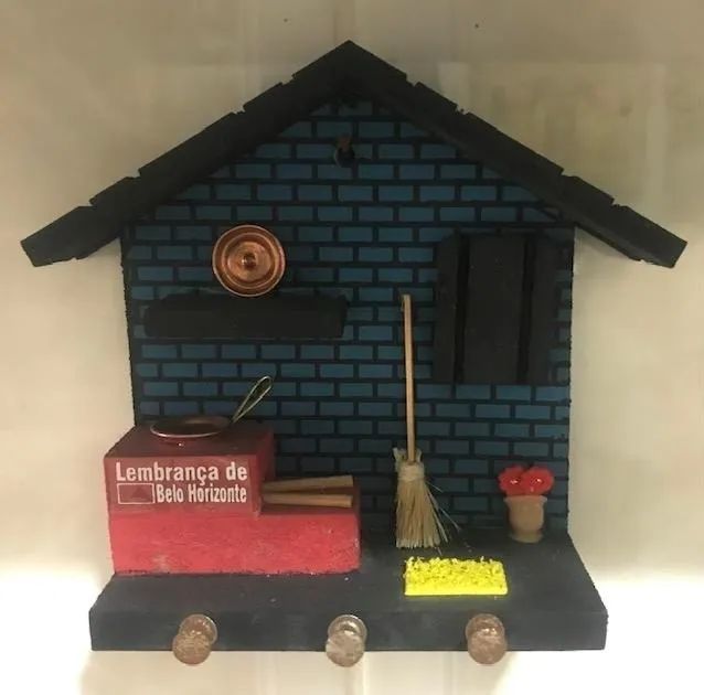 Porta-chaves de parede - casinha mineira - para 3 chaves