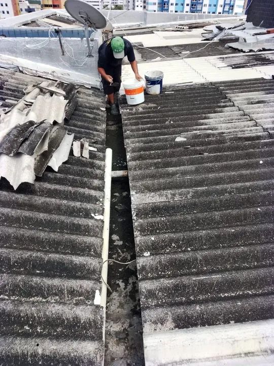 Eric Telhados colocação de manta fria  aplicação de tercly D3 manta líquida  - Foto 5