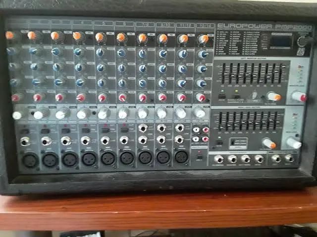 Mesa de som Behringer Europower PMP 2000