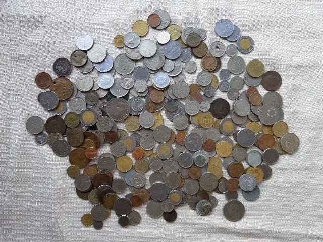Lote com 280 moedas Nacionais e Internacionais 