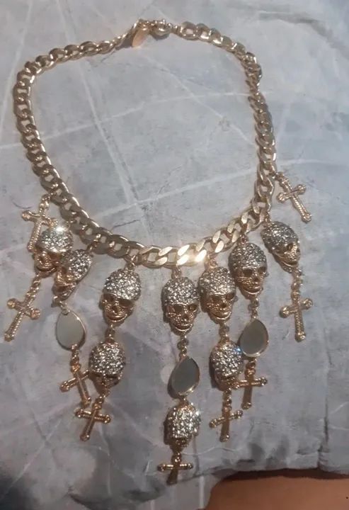 Colar nadia gimenes caveira 