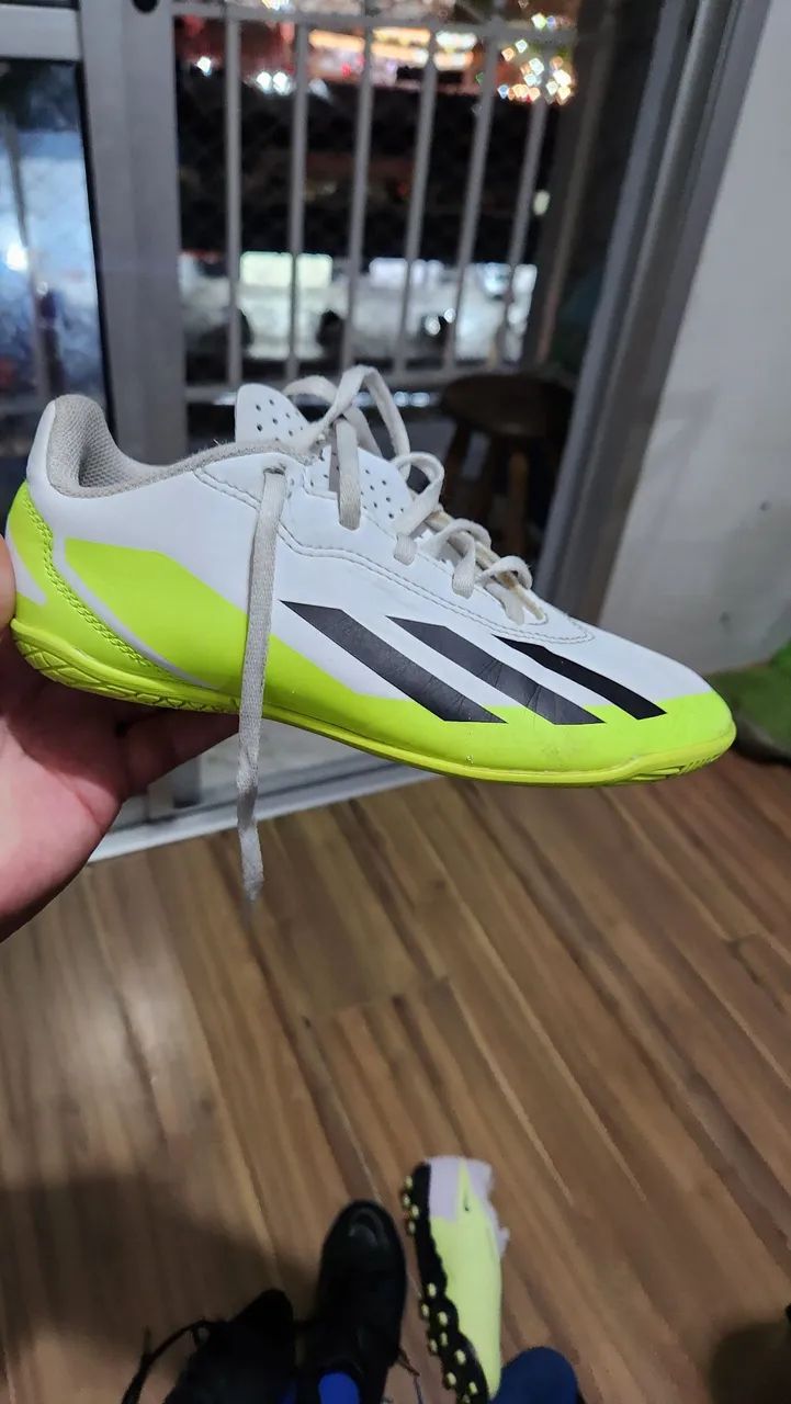 Chuteiras Adidas - futsal tamanho 33