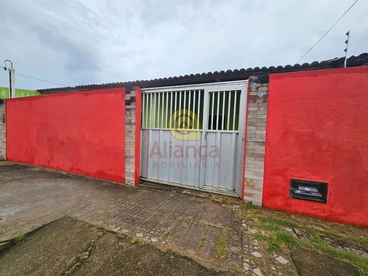 Casa com 03 quartos no Parque dos Coqueiros