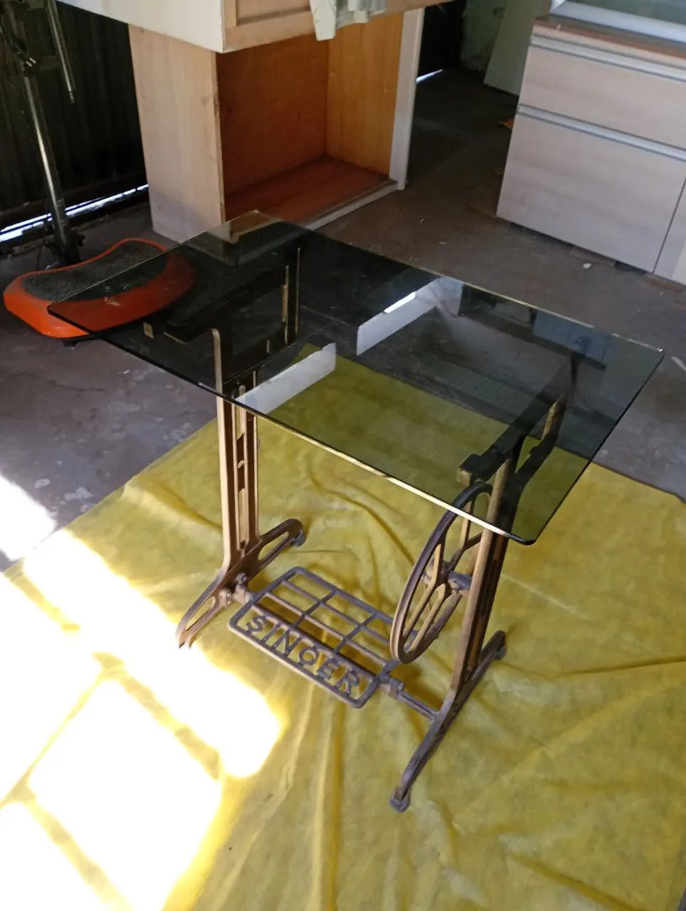 Mesa de Centro com Base de Máquina Singer