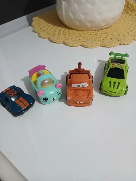 Carrinhos de Brinquedo - Pacote com 4 pelo preço de 1