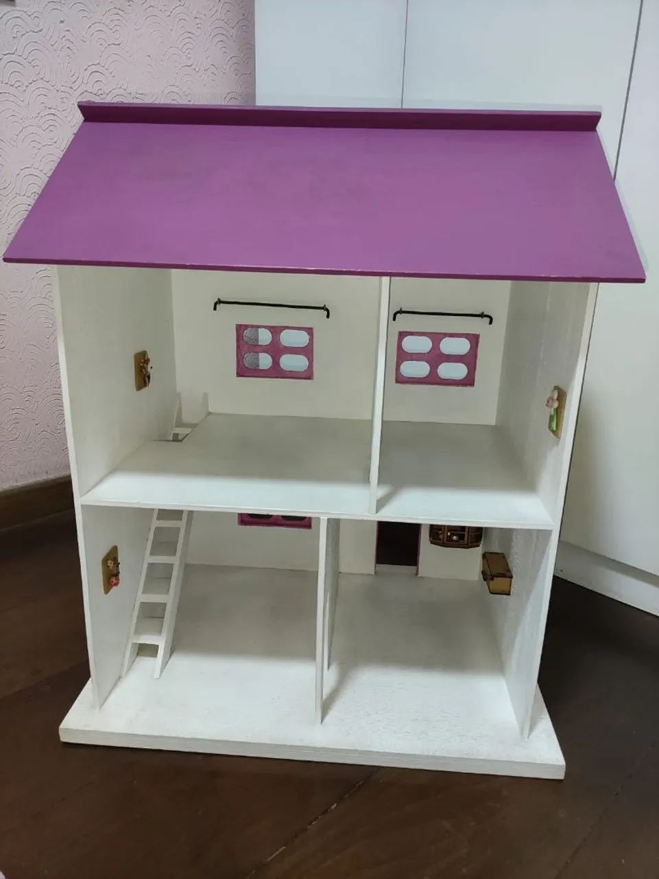 Casinha de brinquedo mobiliada