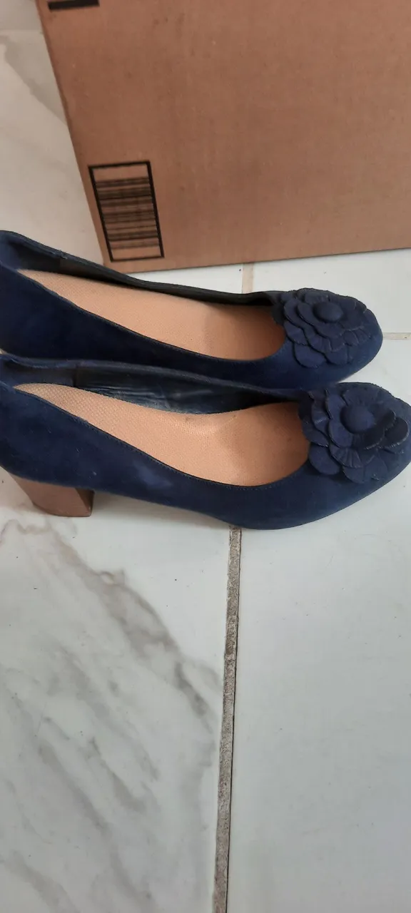 Sapatos azul escuro importado!