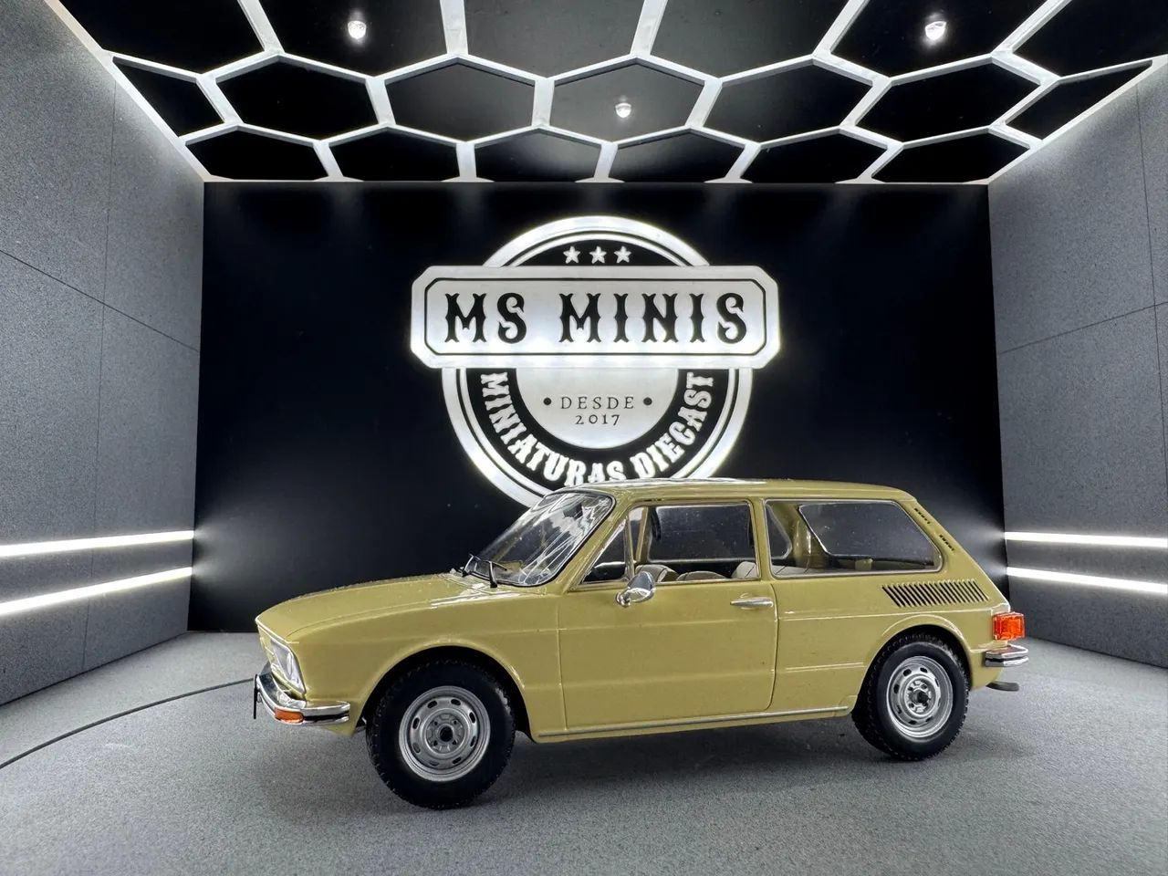 Miniatura Volkswagen Brasília 1976 Amarela 1/24