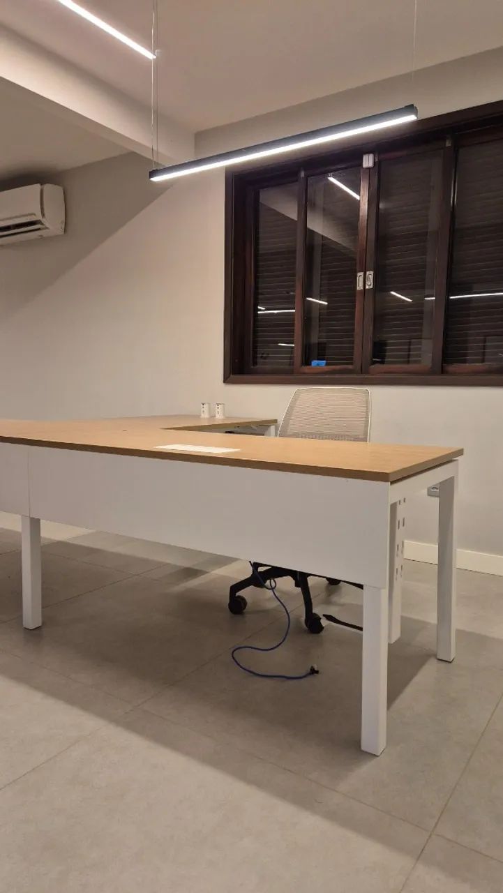 Conjunto de Mesa de Escritório Modular em Formato "T" - Marelli