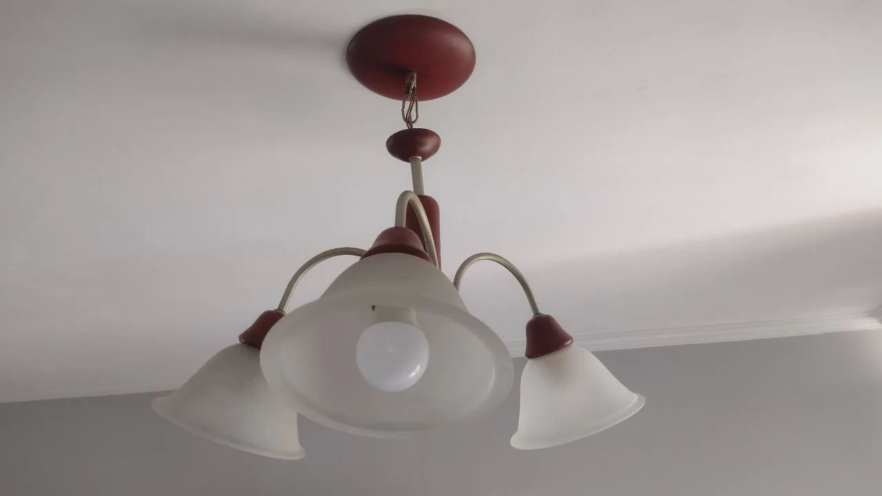 Luminária de Teto 3 Braços e Cúpulas - Foto 2