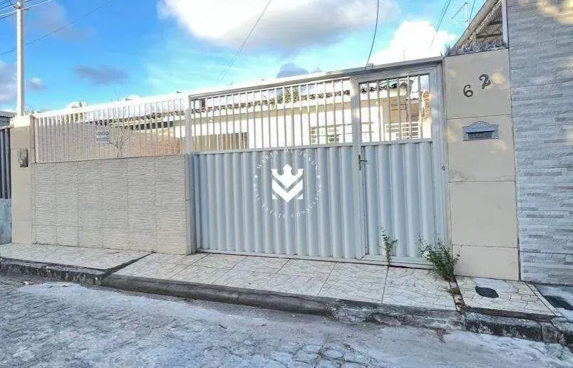 Casa à venda no Ipsep Excelente localização e ótimo custo-benefício