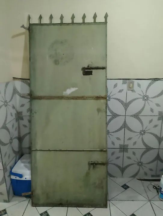 Vendo portão de ferro com chapa  - Foto 2