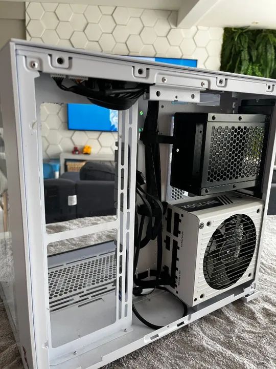 Gabinete Gamer Lian Li Redragon O11dyn Mini Branco com Fonte Cosair RM750X - Foto 6