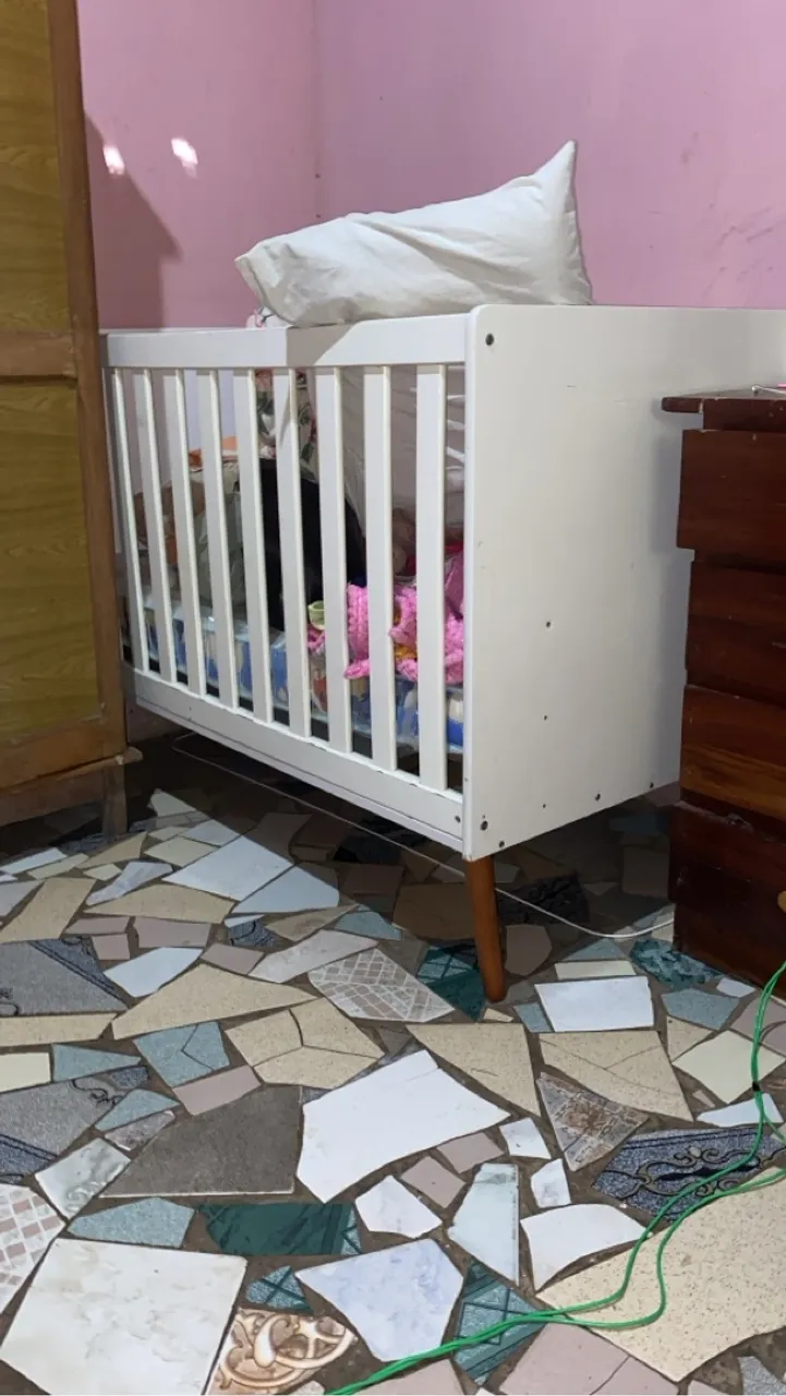 Berço branco para bebê