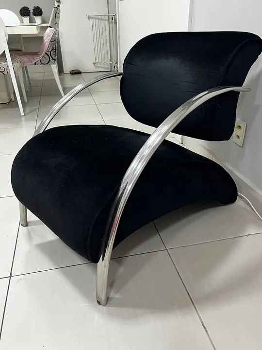 Poltrona Moderna em Veludo Preto