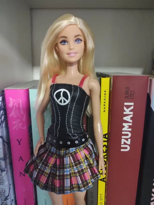 Boneca Barbie RBD Roberta Rebelde